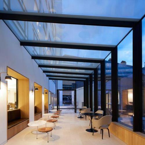 Cobertura de Vidro e Alumínio